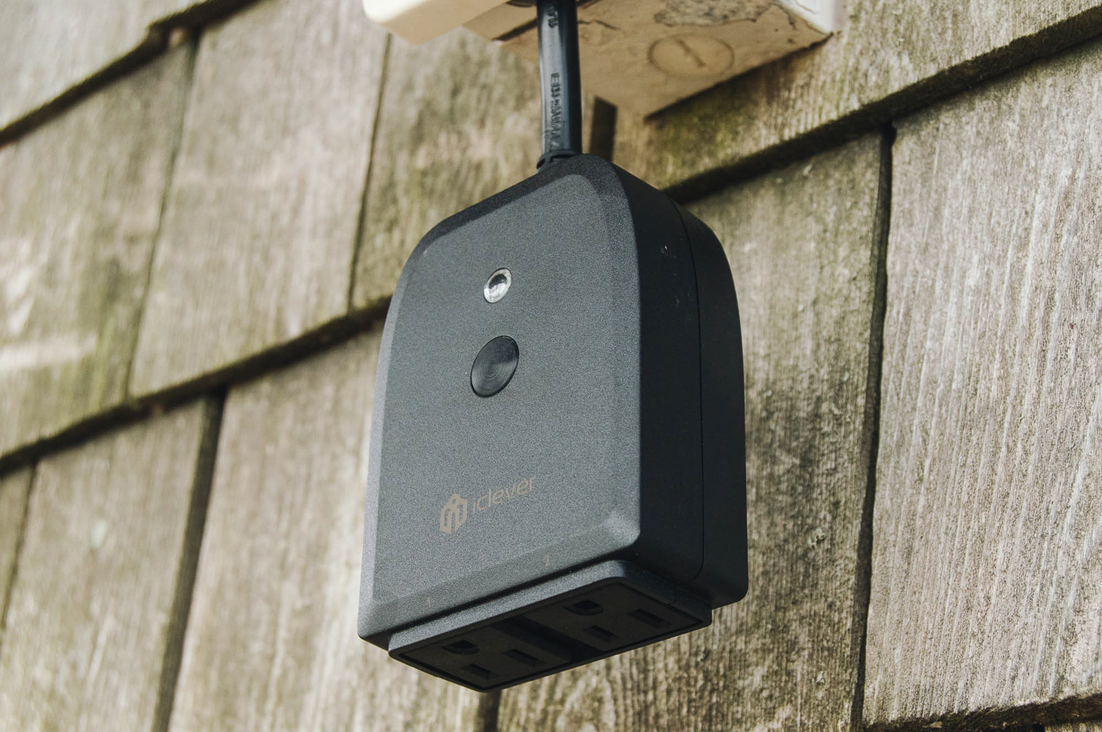 Plug-in smart outlet