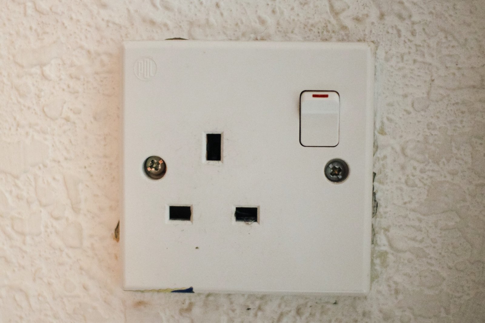 Travel plug adapter