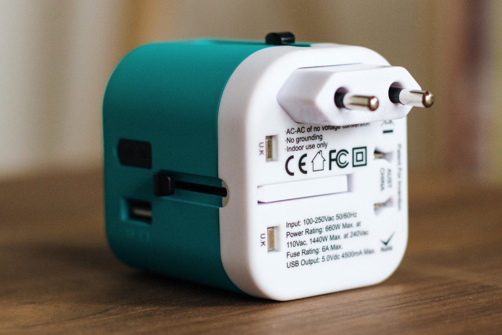 Travel plug adapter