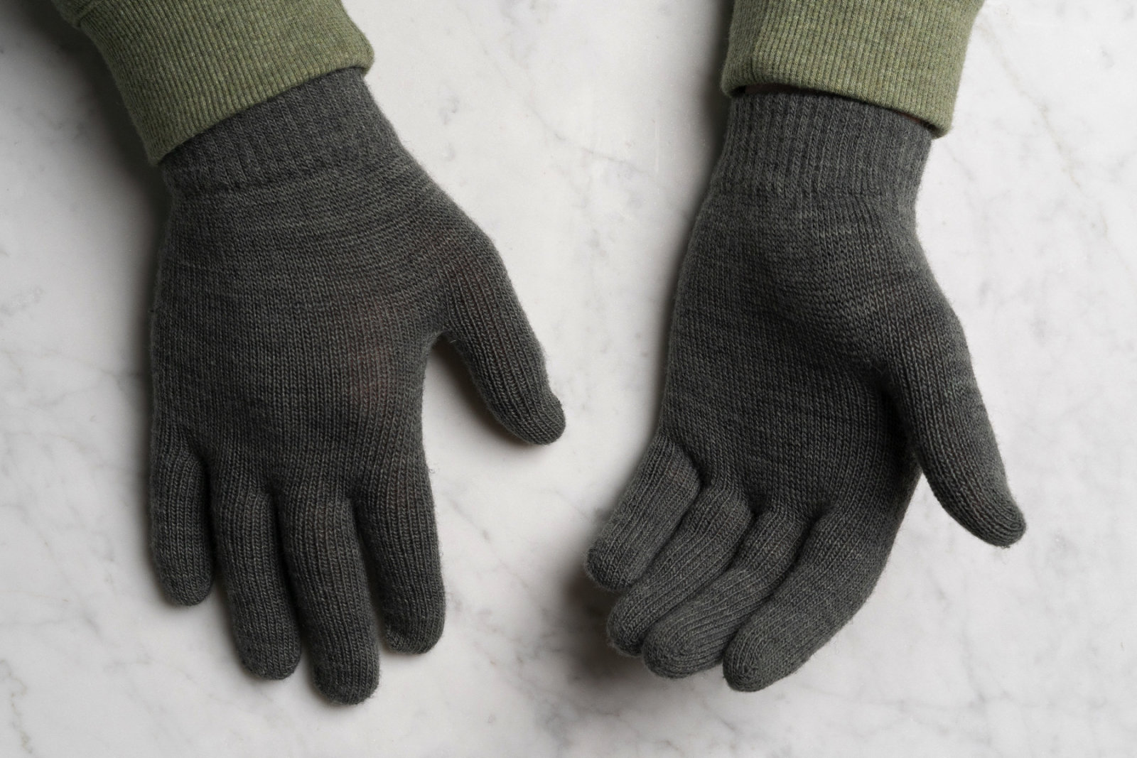 Touchscreen gloves