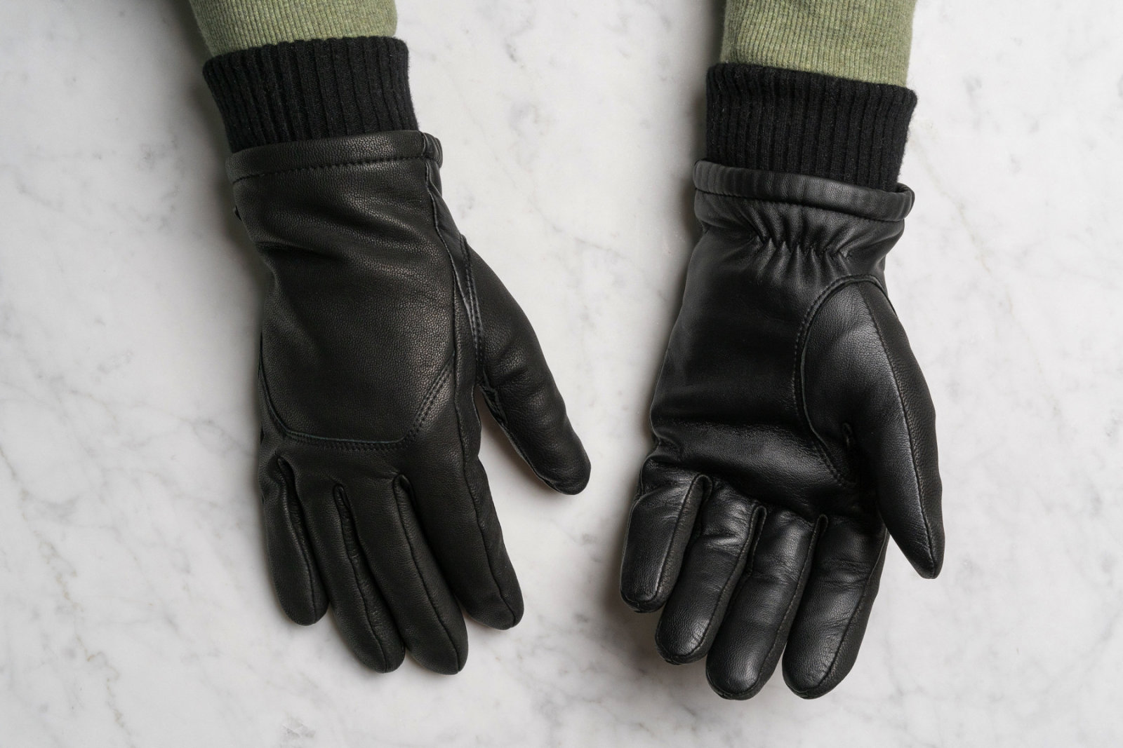 Touchscreen gloves